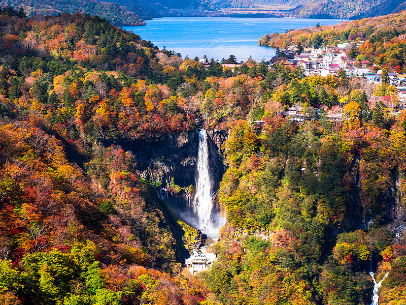 華厳の滝:10月中旬～11月上旬